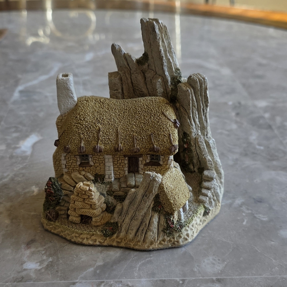 Miniature Thatched Cottage Figurine in Beige and Tan
